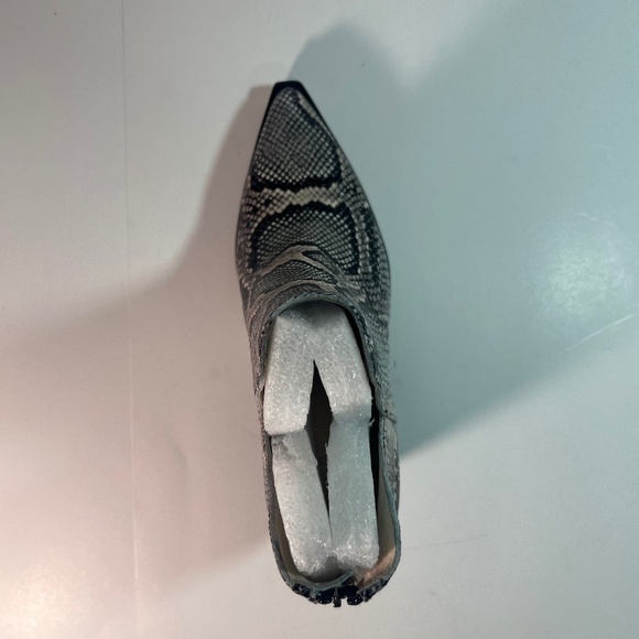 Vince Camuto Gigietta Bootie  7.5 Ash New Snake - Picture 7 of 9